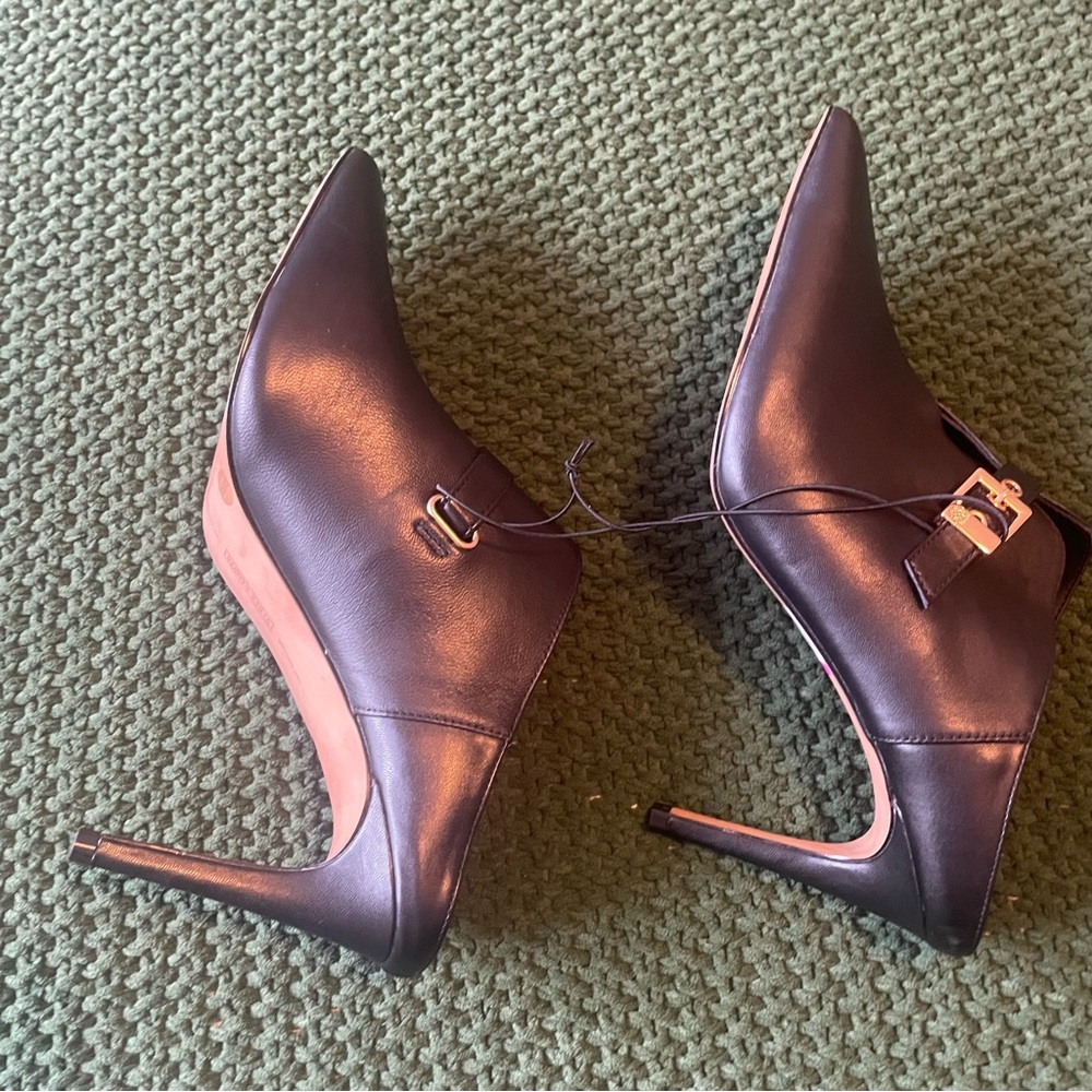 New- Vince Camuto NWT black booties slip on heels - Picture 3 of 6
